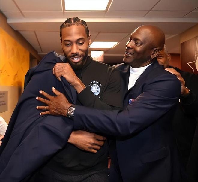 卫星策略